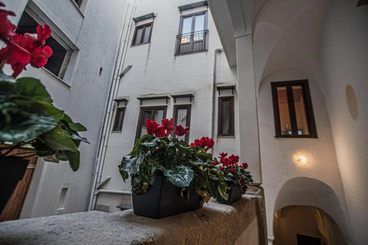 Sant\'Andrea - Luxury Rooms In Vucciria contacts